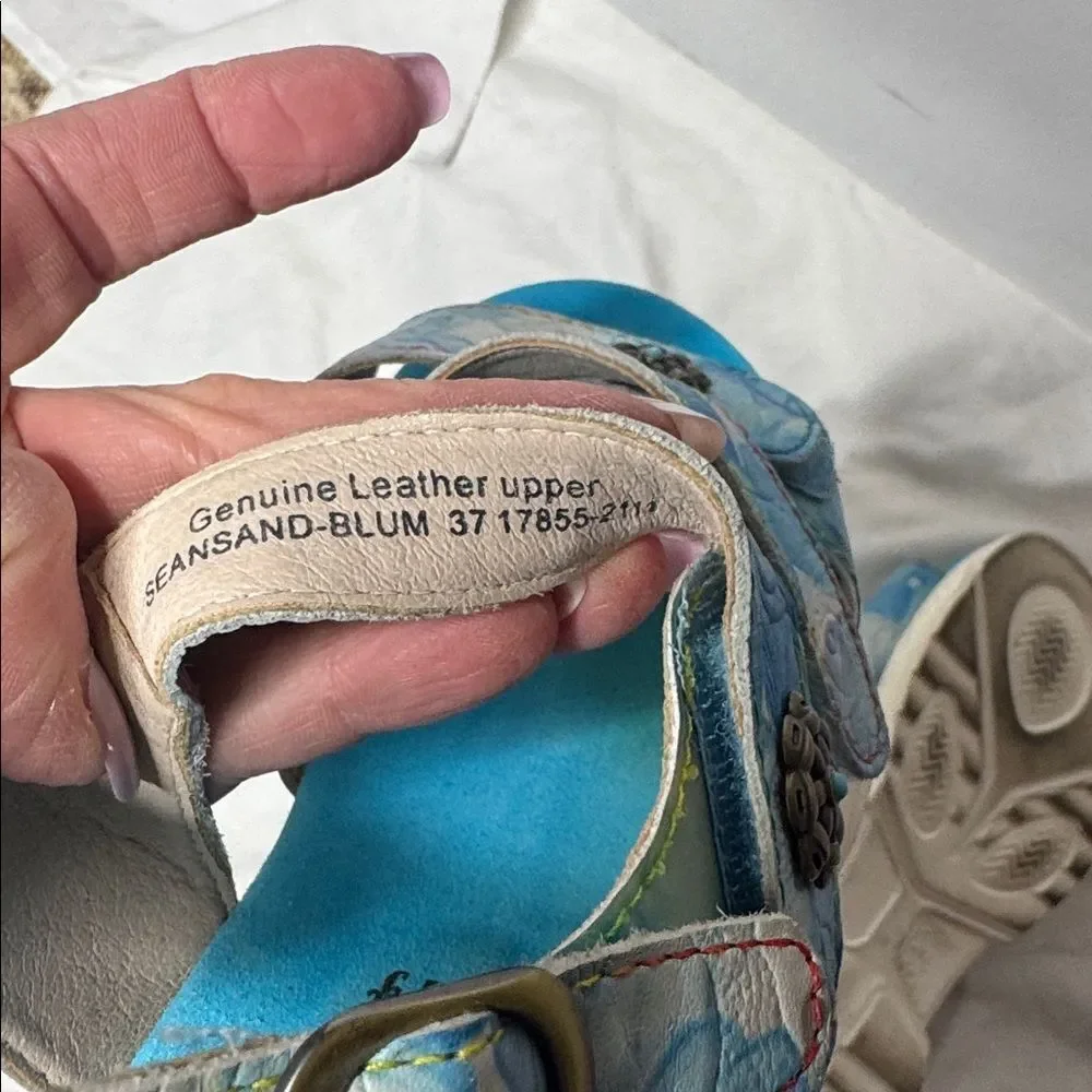 L'ATISTE Seansand Blum Blue Embossed Floral Sandals Spring Step. Size 37 ( 6.5/7
